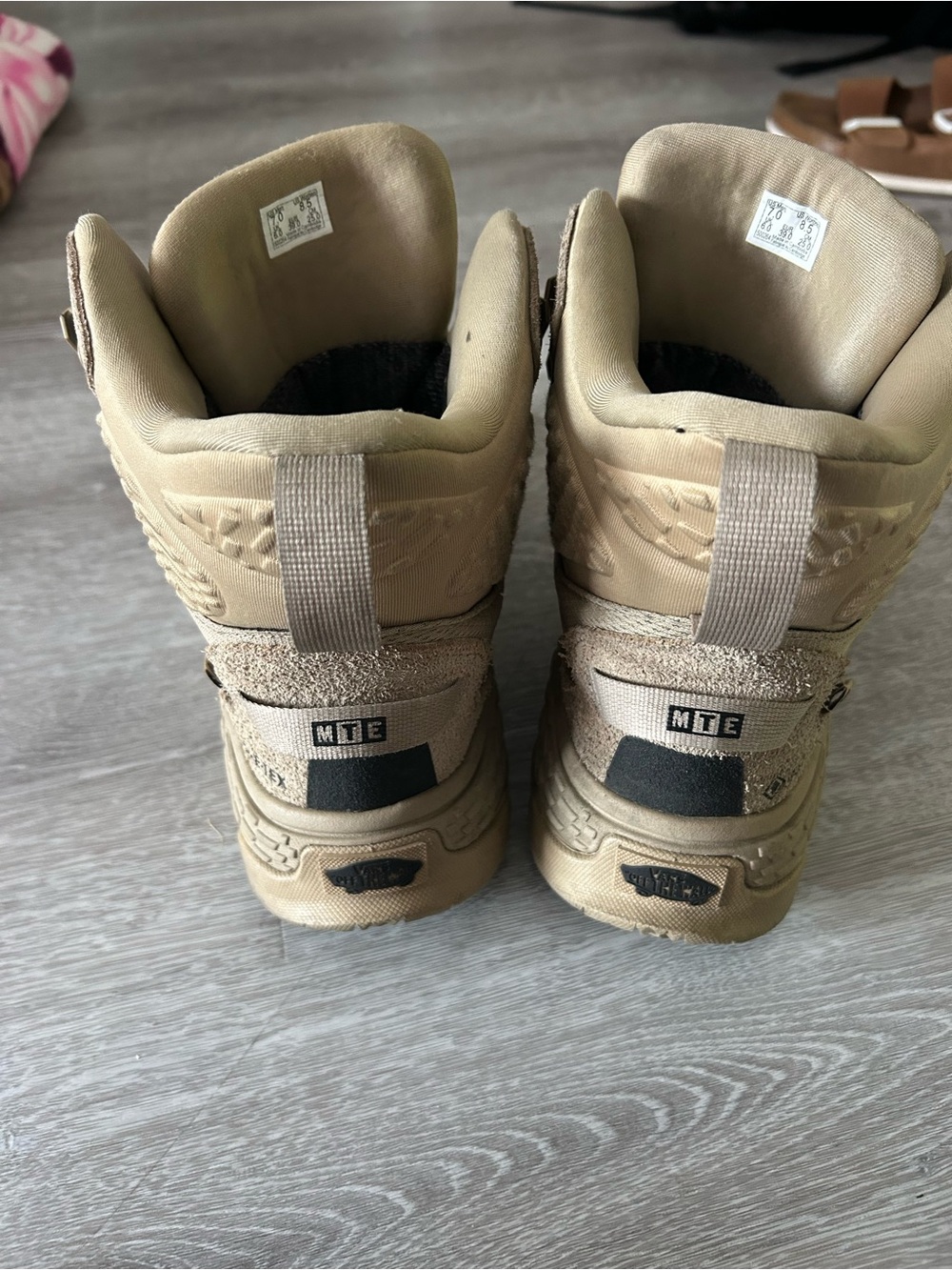 Vans MTE Gore-Tex Tan Hiking Boots - Picture 2 of 5